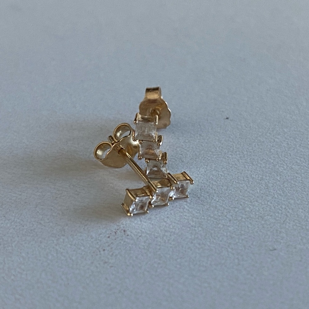 Mejuri Topaz Bar Studs